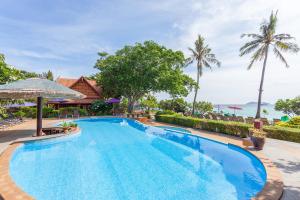 皮皮岛PP Erawan Palms Resort- SHA Extra Plus的海景度假酒店的游泳池