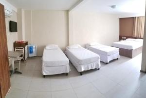 Hotel Uzi Praia客房内的一张或多张床位