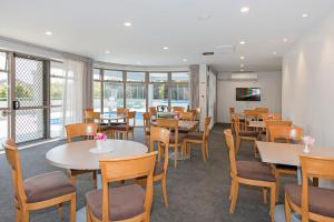 Carnmore Hotel Takapuna餐厅或其他用餐的地方