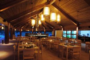 邦劳岛水蓝度假村餐厅或其他用餐的地方