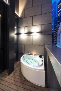 香港嘉賦酒店的一间浴室