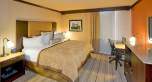 Wyndham Garden Oklahoma City Airport-4 Star Hotel Near I40, Fairgrounds, Paycom & Convention center 7 min to Bricktown!客房内的一张或多张床位