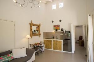Appartement Kas Wahoo at Sabal Palm Villas的厨房或小厨房