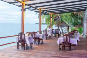 Adarin Beach Resort餐厅或其他用餐的地方