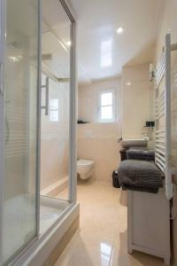 Luxurious Duplex - Top of Montmartre的一间浴室