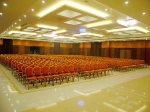 Fortune Select Grand Ridge, Tirupati - Member ITC's Hotel Group商务区和/或会议室