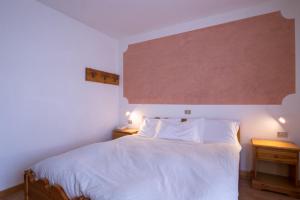 Hotel Lares客房内的一张或多张床位