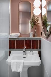 La Planque Hotel的一间浴室