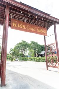 邦盛PN Gold Resort的标有全罗卡尔金矿站的标牌