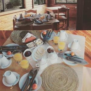La JuntaTerrazas del Palena的餐桌,带食物盘和橙汁杯