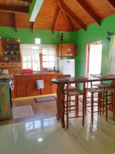 格罗斯岛Seawind Cottage Authentic St.Lucian Accommodation near Plantation Beach的相册照片