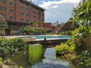 Gran Hotel De Lago - El Coca内部或周边的泳池