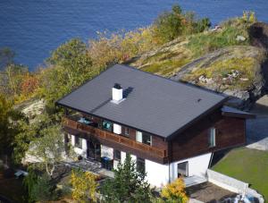 艾于兰Otnes Sør的岛屿上房屋的空中景观
