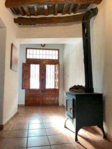 潘潘埃拉CASA M'GUIRE的客房中间设有炉灶。
