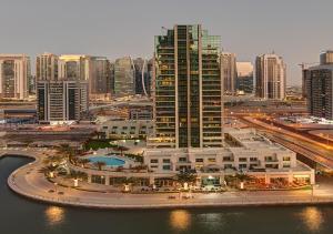 迪拜码头酒店公寓的城市空中景观高楼
