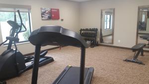 Comfort Inn White House的健身中心和/或健身设施