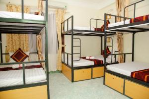 河内河内市背包旅舍的宿舍内带四张双层床的房间