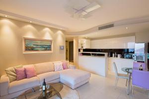 Premier LUX apartment的休息区