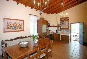 Villa Miranta的厨房或小厨房