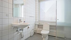 伦讷博恩霍尔姆BB-酒店的一间浴室
