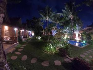 巴厘岛卡瑜旅馆内部或周边泳池景观
