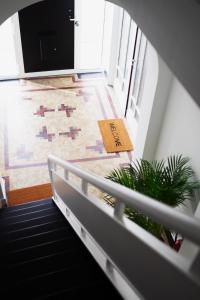 梅赫伦huisalfons的地板上带地毯的楼梯