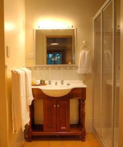Accommodation Creek Cottages & Sundown View Suites的一间浴室