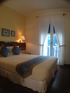 Perak Hotel客房内的一张或多张床位