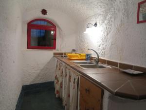 Casa Cueva Lopera的厨房或小厨房