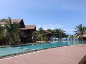 Koh Ma Beach Resort - SHA Extra Plus内部或周边的泳池