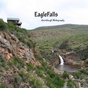 BuffelsdrifEagle Falls Country Lodge & Adventures的山边的瀑布