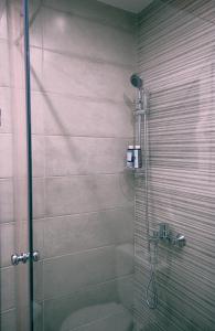 Central & Comfortable, 70m² Apt in Neos Kosmos的一间浴室