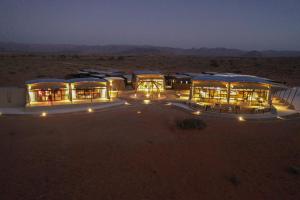 索利泰尔The Desert Grace的沙漠中的一个晚上的建筑