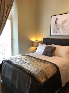 Bull and Mouth Hotel Maryborough Victoria客房内的一张或多张床位