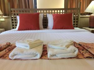 南邦宾大酒店的床上有两条毛巾
