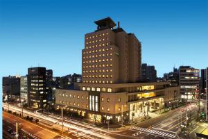 名古屋名古屋梅尔帕尔克酒店的夜晚在城市的高楼