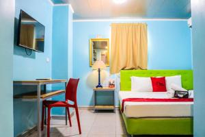 RedDoorz Plus New Era Budget Hotel Mandaue former RedDoorz Plus near UV Mandaue Cebu的休息区