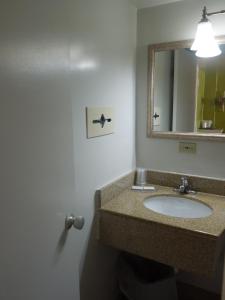 海鹰汽车旅馆的一间浴室