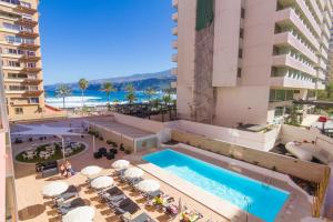 拉克鲁斯入住康科迪亚普拉亚酒店的海滩酒店游泳池的顶部景色