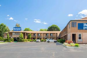 布兰福德Rodeway Inn & Suites Branford - Guilford的相册照片