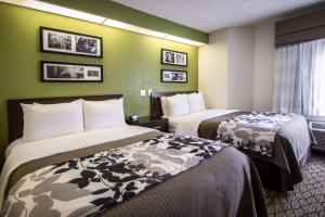 迈阿密机场住宿酒店客房内的一张或多张床位