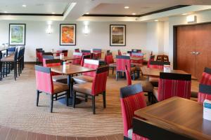 Comfort Inn & Suites Grinnell near I-80餐厅或其他用餐的地方