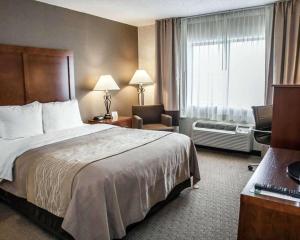 锡康克普罗维登斯品质酒店客房内的一张或多张床位