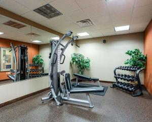 格林纳达康福特茵酒店的健身中心和/或健身设施