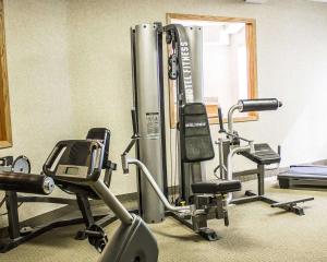 伊利里亚伊利里亚品质酒店的健身房设有两辆健身自行车和跑步机