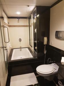 拉米盖斯特林达德拉酒店的一间浴室