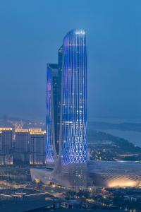 南京南京卓美亚酒店的夜幕 ⁇ 染城市高楼