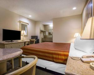 圣地亚哥东罗德威旅馆客房内的一张或多张床位
