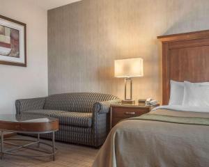 霍普港康福特茵酒店客房内的一张或多张床位