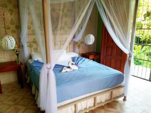 Secret Cottage Granada Nicaragua客房内的一张或多张床位